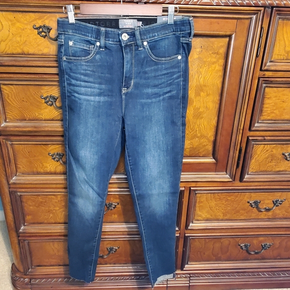 NWT TORRID Sky High Skinny step hem jeans - Picture 4 of 5